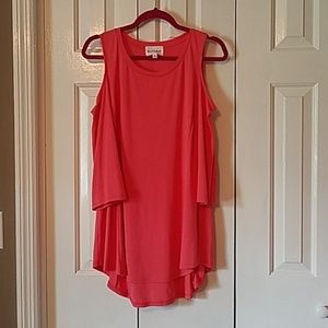 Olive + Oak cold shoulder 3/4 sleeve coral top